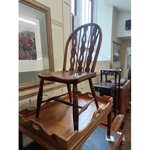 1293 - A mahogany tray top coffee table, 80 cm wide, and a single chair (2)