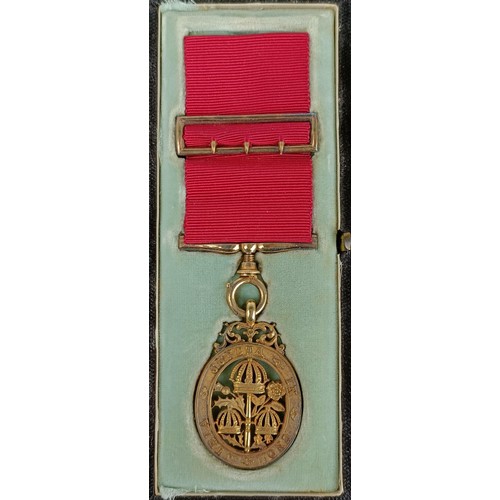 210 - The Honorable Order of The Bath Companion CB (Civil) silver gilt neck badge, in a Garrard case of is... 