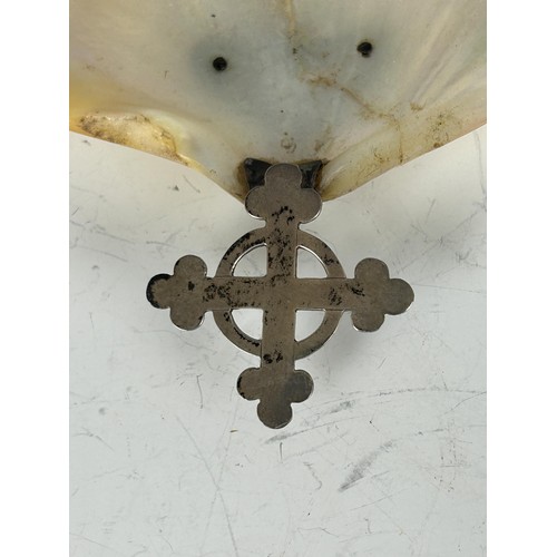 1637 - A 19th century mother of pearl baptismal spoon, with silver handle in the form of a cross, cased