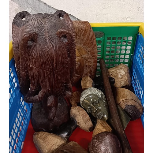 1060 - Assorted African carved busts, other similar items, and a large South African Makonde wood carving, ... 