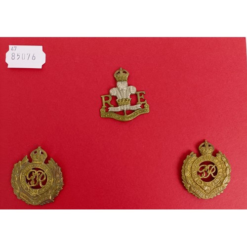 434 - A group of Royal Engineers cap and other badges Provenance: A Collection of Military Badges from a W... 