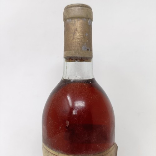 2115 - A bottle of Chateau d'Yquem Sur-Saluces, 1953Provenance: From a West Country House, stored in a temp... 