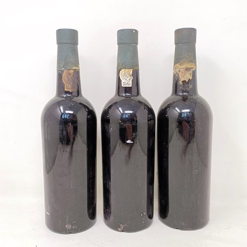 2157 - Three bottles of 1975 vintage port, Taylor's (3)Provenance: From a West Country House, stored in a t... 