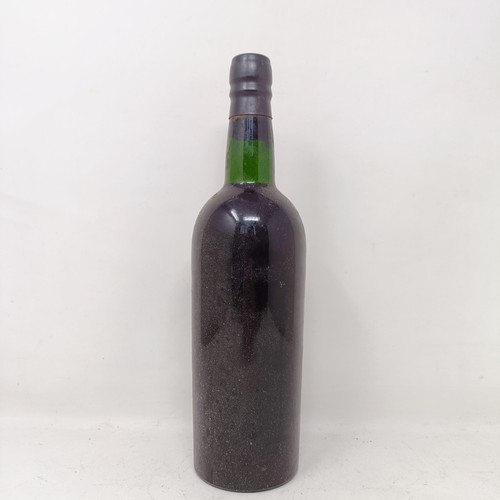 2168 - A bottle of 1963 vintage port, Cockburn'sProvenance: From a West Country House, stored in a temperat... 