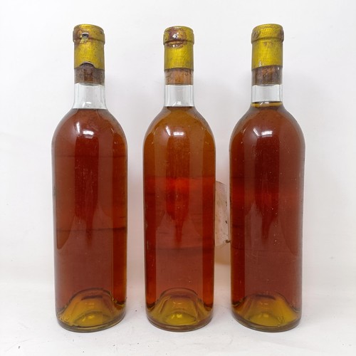 2186 - Three bottles of Chateau Climens Sauternes-Barsac, 1er Cru, 1972 (3)<br /><br />Provenance: From a W...