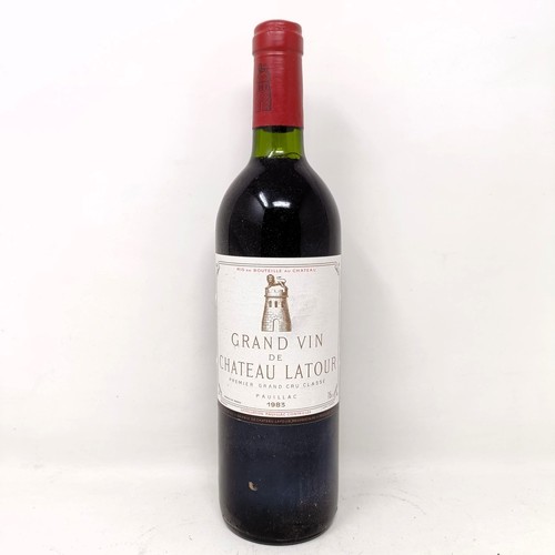 2103 - Twelve bottles of Chateau Latour, Pauillac, Premier Grand Cru Classe, 1983 (12)Provenance: From a We... 