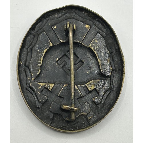 535 - A German World War II wound badge (black) Provenance: On Instructions of the Family: Medals and Mili... 