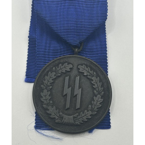 551 - A German World War II SS 4 Year Service medal, boxed Provenance: On Instructions of the Family: Meda... 