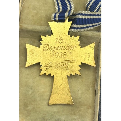 552 - A German World War II mother's cross, in a W Deumer box Provenance: On Instructions of the Family: M... 