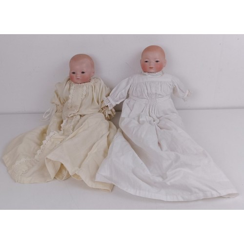 911 - A German bisque head baby doll, 36 cm high, with a cloth and composite body, 30 cm and another (2) P... 