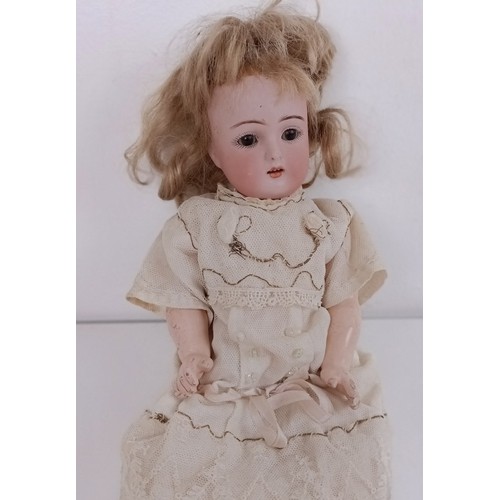 919 - A German Simon & Halbig bisque head doll, with a composite body and millefiori glass eyes, 28 cm... 