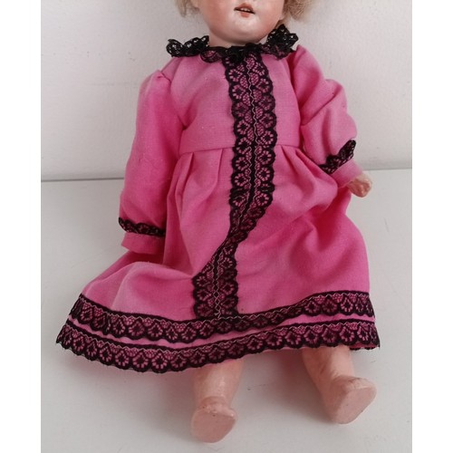 920 - An Armand Marseille bisque head doll, with a jointed body, with millefiori eyes, 30 cm Provenance:&n... 