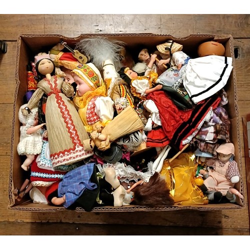 930 - Assorted dolls (box) Provenance:  From a large single owner collection of dolls, to be sold wit... 