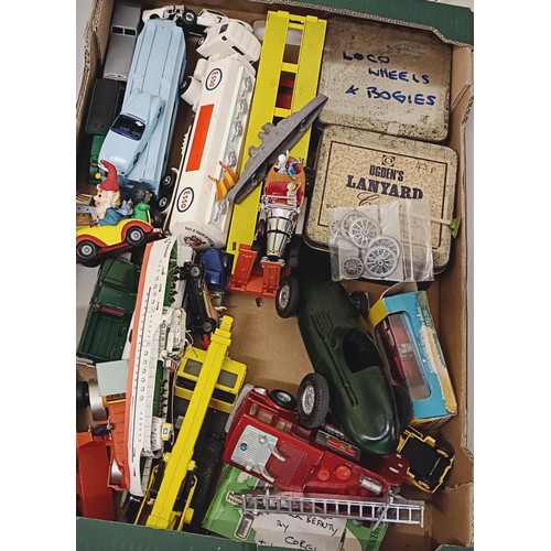 937 - A Vanwall model of a racing car, and assorted model cars (box)