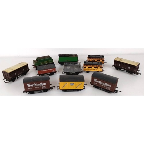 939 - A Hornby 4-4-0 locomotive and tender, unboxed, assorted other OO gauge locomotives, carriages, build... 