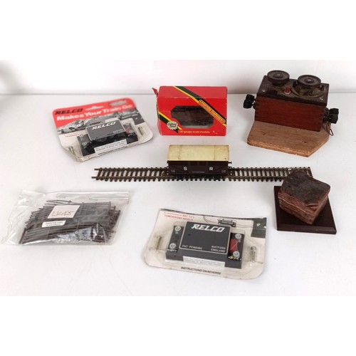 939 - A Hornby 4-4-0 locomotive and tender, unboxed, assorted other OO gauge locomotives, carriages, build... 