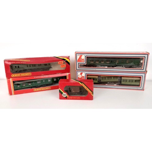 939 - A Hornby 4-4-0 locomotive and tender, unboxed, assorted other OO gauge locomotives, carriages, build... 