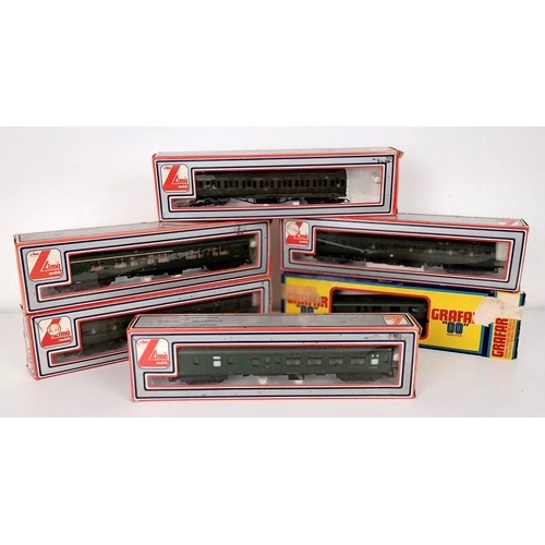 939 - A Hornby 4-4-0 locomotive and tender, unboxed, assorted other OO gauge locomotives, carriages, build... 