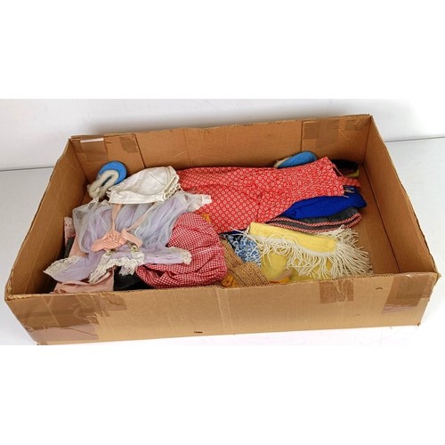 940 - A 1960s doll and assorted clothes (box)