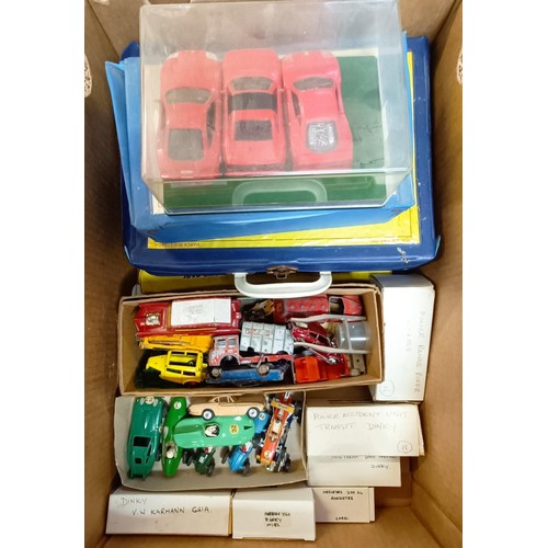 960 - A Hotwheels carrying box, two Matchbox carrying boxes, and assorted play worn toy cars (box)