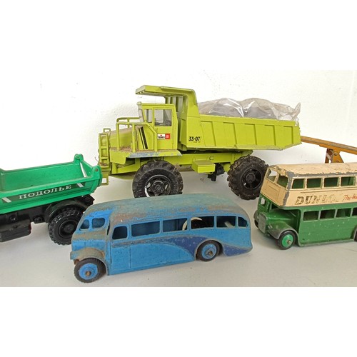 985 - Assorted play worn model trucks and cars (box)