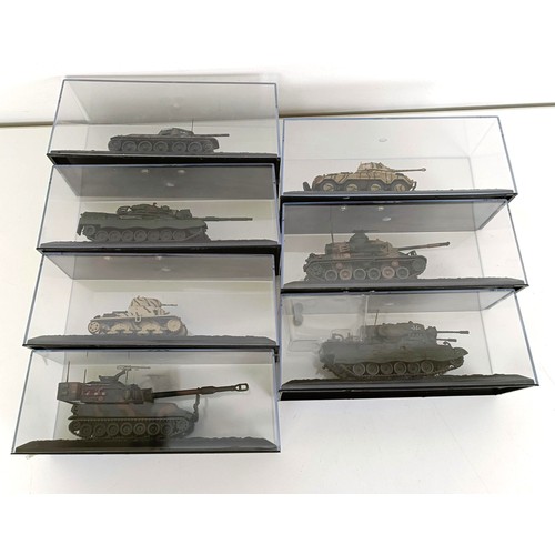 991 - A model of M3 Grand Mk.1 tank, and other model tanks, all boxed (box)