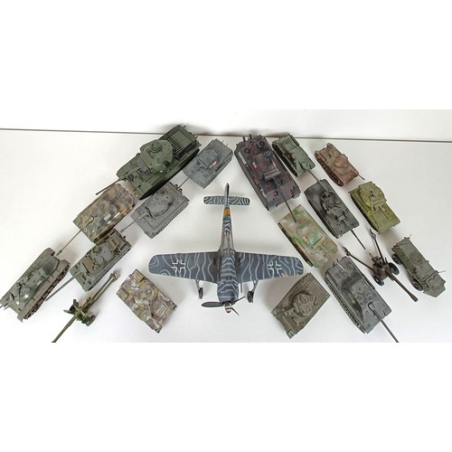 995 - Assorted models of tanks, a model of a fighter plane, all unboxed (box)