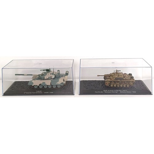 996 - A model of an SU-85 tank and other models of tanks, all boxed (box)