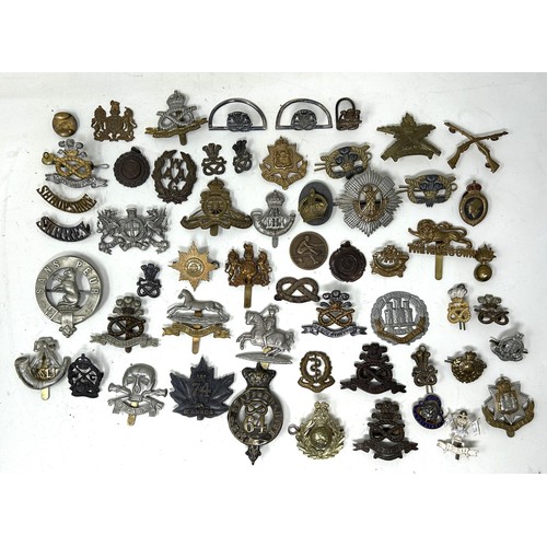 572 - A Victorian 2nd South Staffordshire badge, other military badges and items