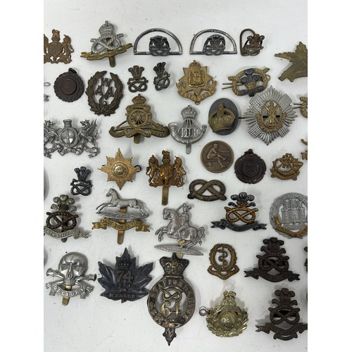 572 - A Victorian 2nd South Staffordshire badge, other military badges and items