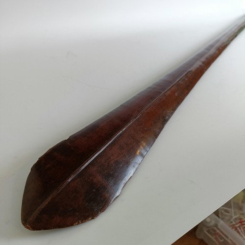 486 - A Polynesian style paddle club, 118 cm