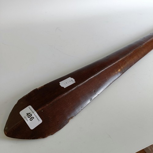 486 - A Polynesian style paddle club, 118 cm