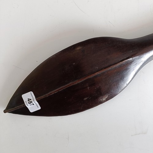 487 - A Polynesian style paddle club, 123 cm