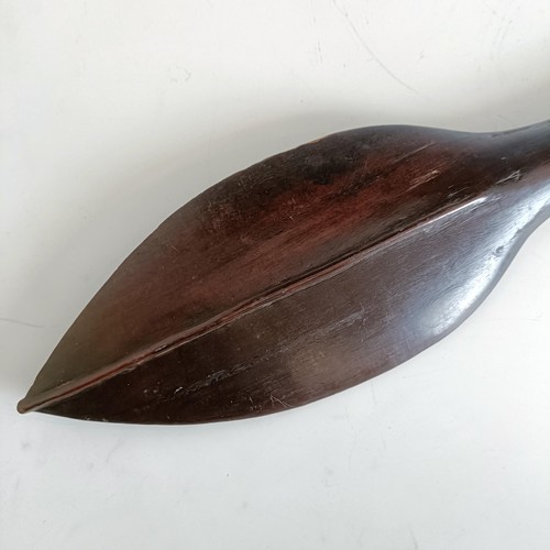 487 - A Polynesian style paddle club, 123 cm