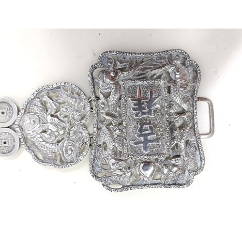 1600 - A Chinese silver belt, the buckle decorated dragons, 228 g