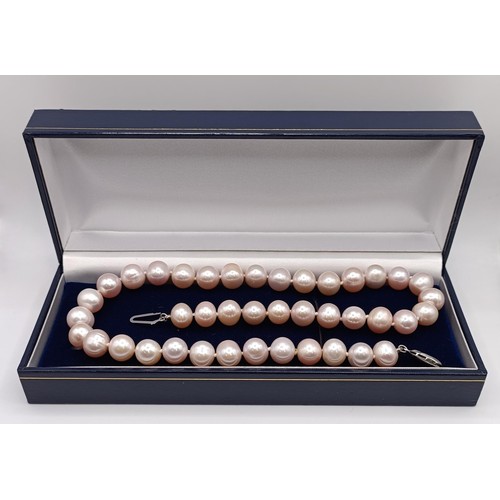 1604 - A cultured pearl necklace