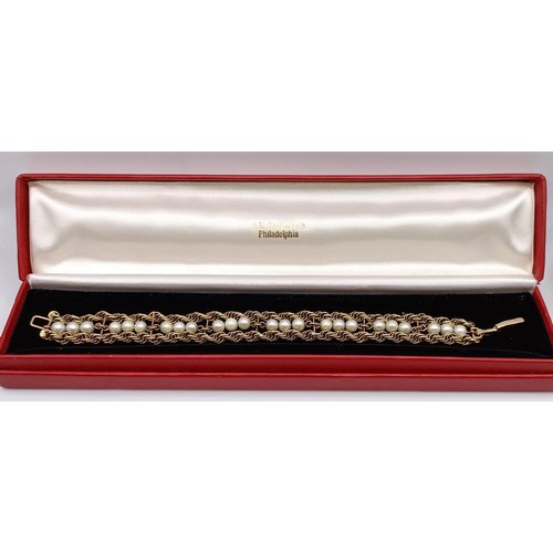 1606 - A yellow metal and cultured pearl bracelet