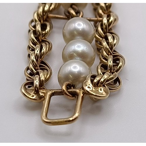 1606 - A yellow metal and cultured pearl bracelet