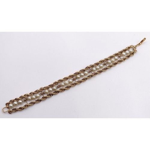 1606 - A yellow metal and cultured pearl bracelet