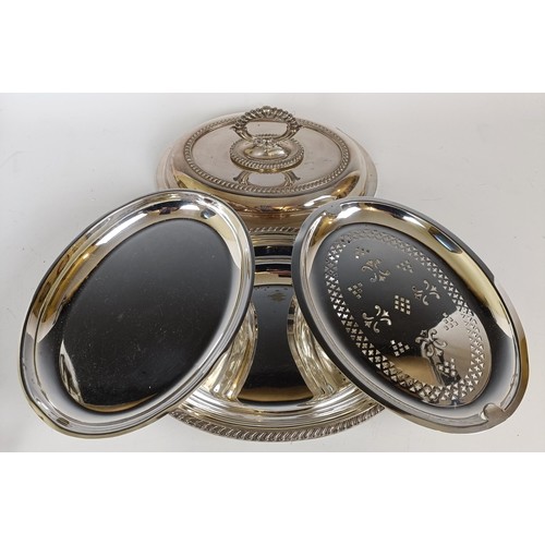 1075 - Assorted silver plate and other items (qty)