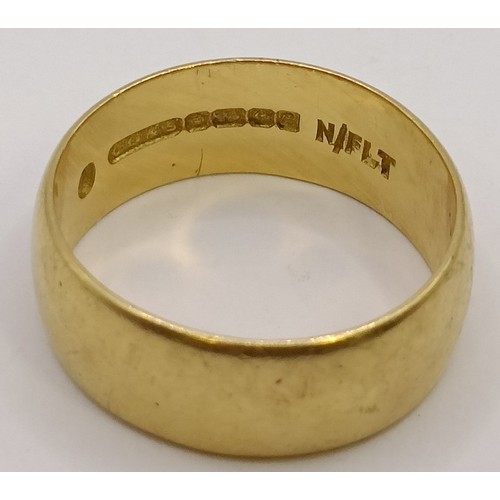 1674 - A 22ct gold wedding band, ring size N, 6.4 g