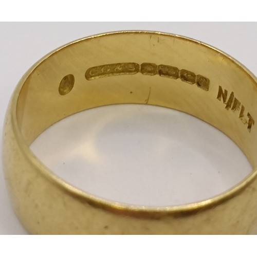 1674 - A 22ct gold wedding band, ring size N, 6.4 g