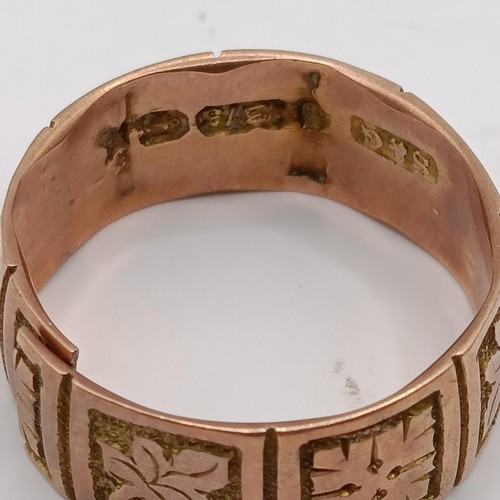 1697 - A 9ct gold wedding band, and a 9ct gold signet ring, 3 g