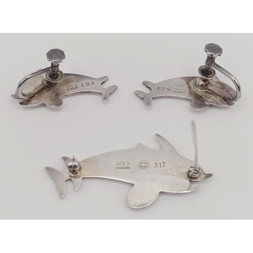 1722 - A Georg Jensen brooch, decorated dolphins, and a matching pair of earrings, 11.9 g (3)