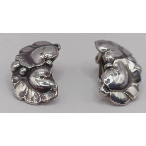 1727 - A pair of Georg Jensen silver earrings, decorated flowers, 5.9 g