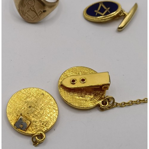 1780 - A 9ct gold Masonic ring, ring size T, 4.8 g, and assorted other Masonic jewellery