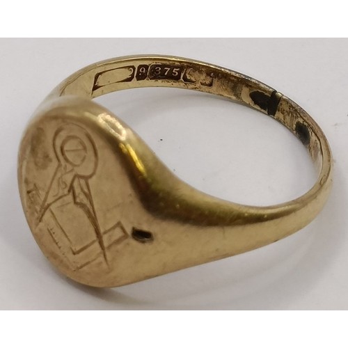 1780 - A 9ct gold Masonic ring, ring size T, 4.8 g, and assorted other Masonic jewellery