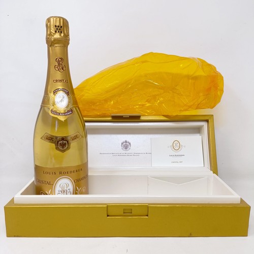 1502 - A bottle of Louis Roderer Cristal champagne, 2007, in a presentation box