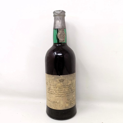 1534 - A bottle of Quinta Do Noval 1952 port, bottled for the Queen's Silver Jubilee in 1977, bottle no 511