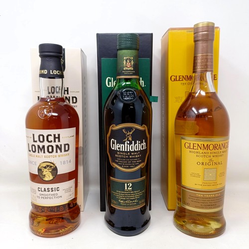 1542 - A bottle of Glenfiddich single malt whisky, 12 years, a bottle of Loch Lomond single malt whisky, an... 